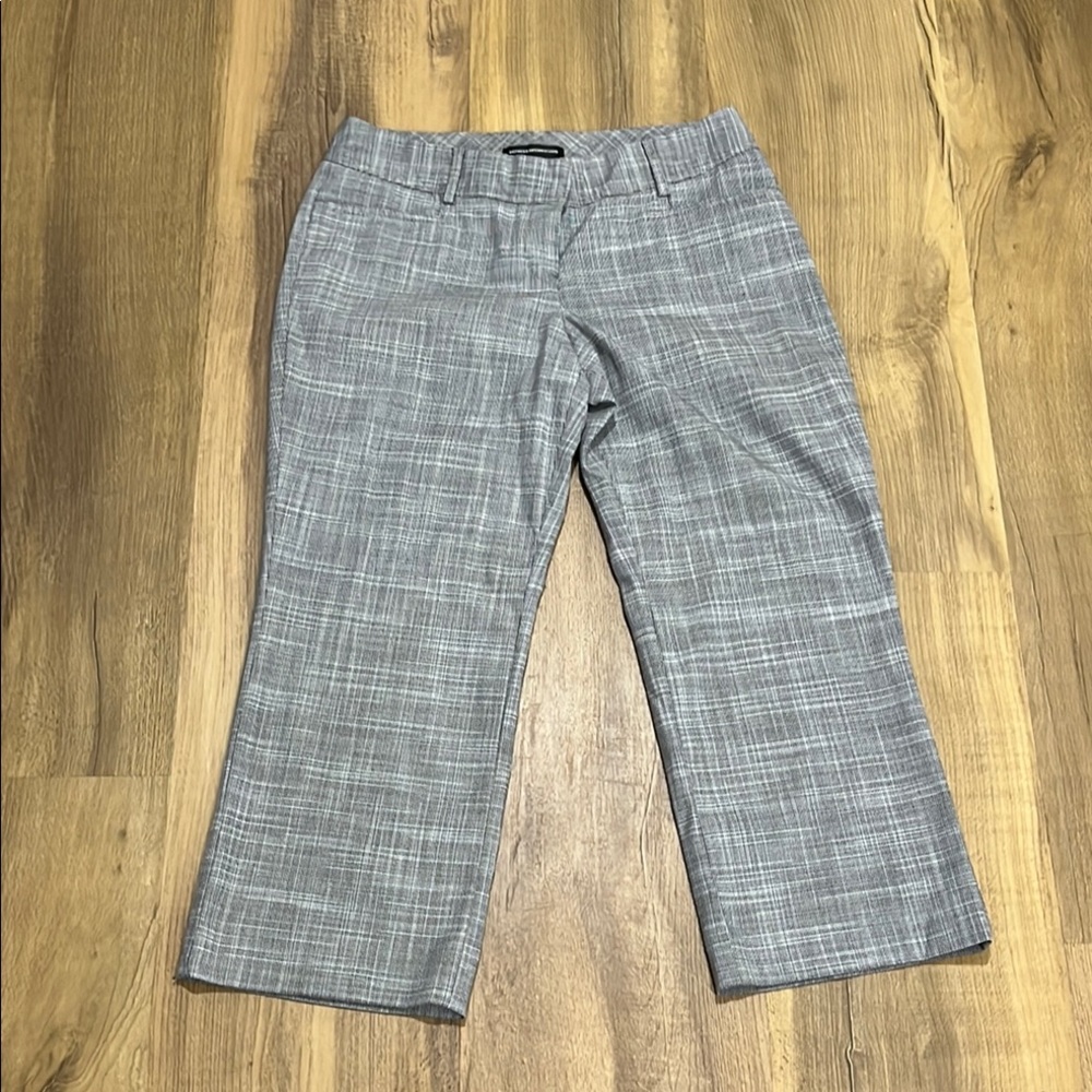 Express Design Studio Size 4 Women’s Gray Plaid Capris